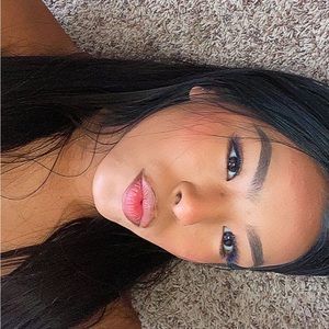 Meet your Posher, Leila